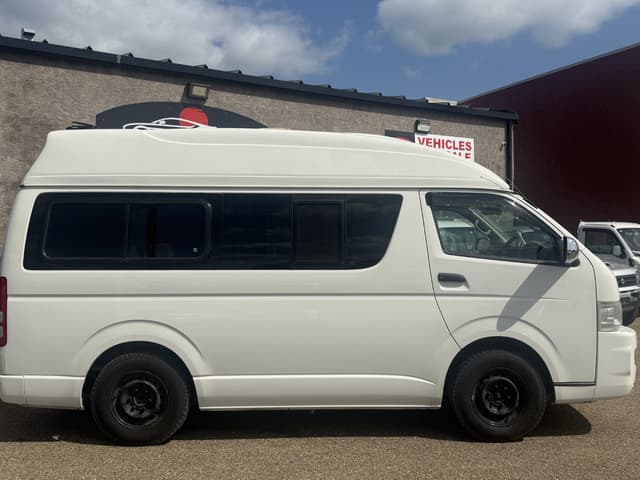 2005 Toyota HiAce JDM car for sale — photo 2 of 17