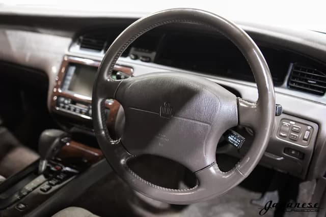 1992 Toyota Crown JDM car for sale — photo 11 of 25