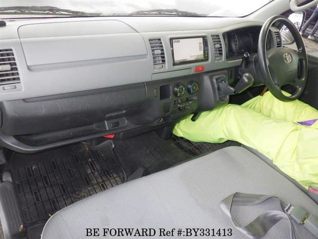 2010 Toyota HiAce JDM car for sale — photo 3 of 6