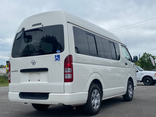 2006 Toyota HiAce JDM car for sale — photo 5 of 17