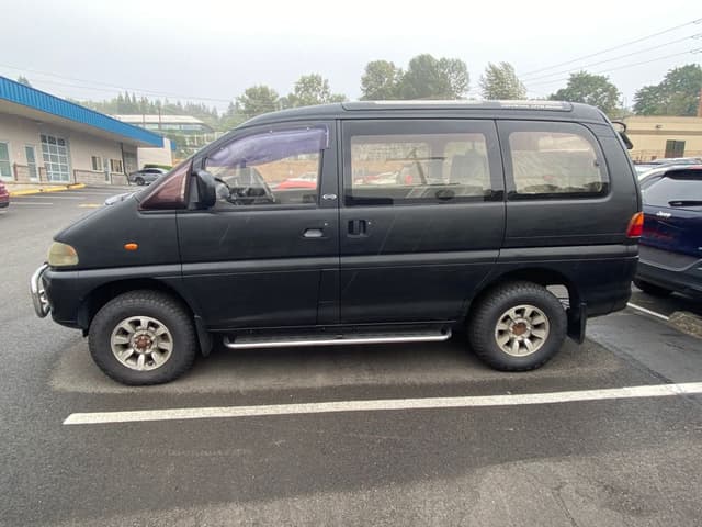 1994 Mitsubishi Delica JDM car for sale — photo 2 of 16