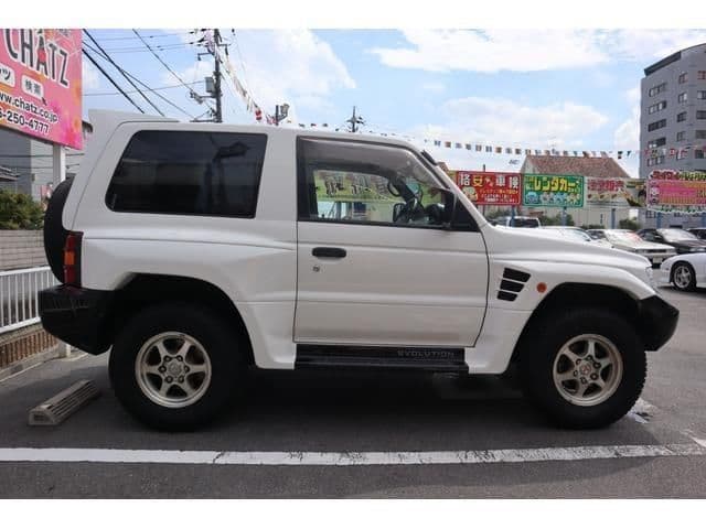 1998 Mitsubishi Pajero JDM car for sale — photo 21 of 23