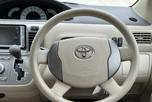 2007 Toyota Raum JDM car for sale — photo 9 of 25