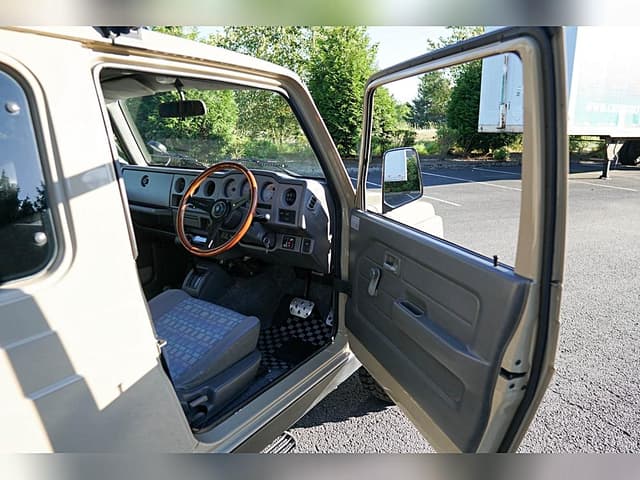 1997 Suzuki Jimny JDM car for sale — photo 11 of 24