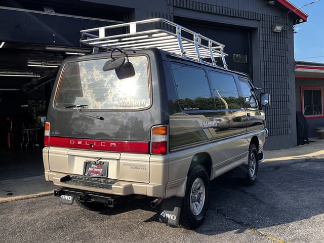 1990 Mitsubishi Delica JDM car for sale — photo 10 of 25