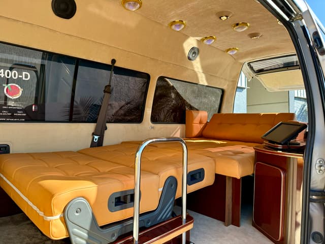 1998 Toyota Grand Hiace JDM car for sale — photo 16 of 24
