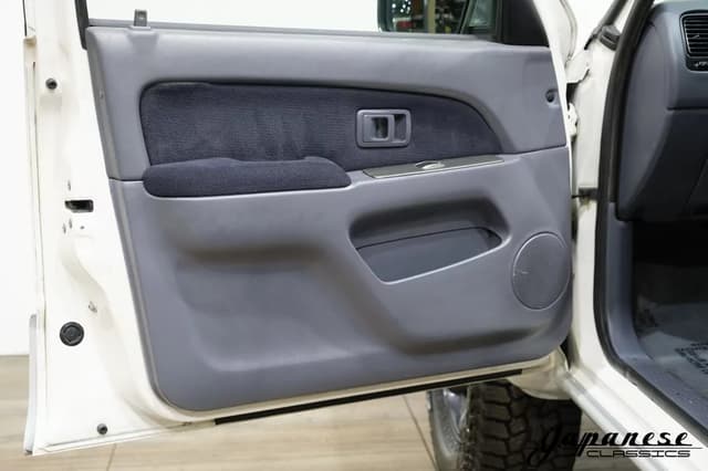 1998 Toyota Hilux Surf JDM car for sale — photo 19 of 25