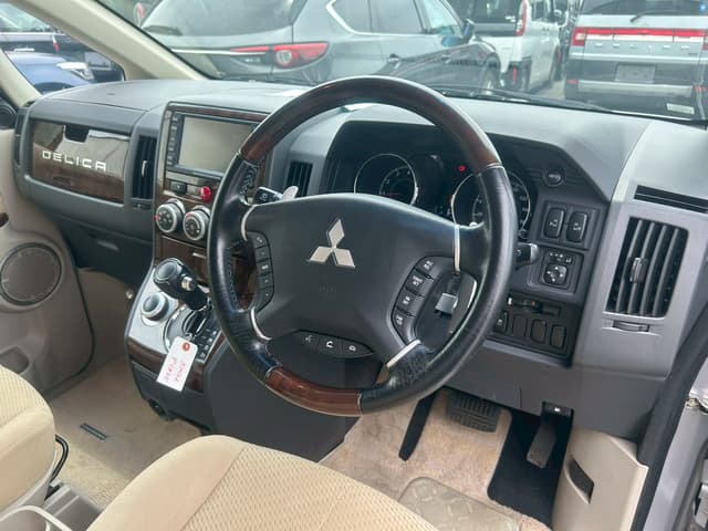 2011 Mitsubishi Delica JDM car for sale — photo 3 of 8