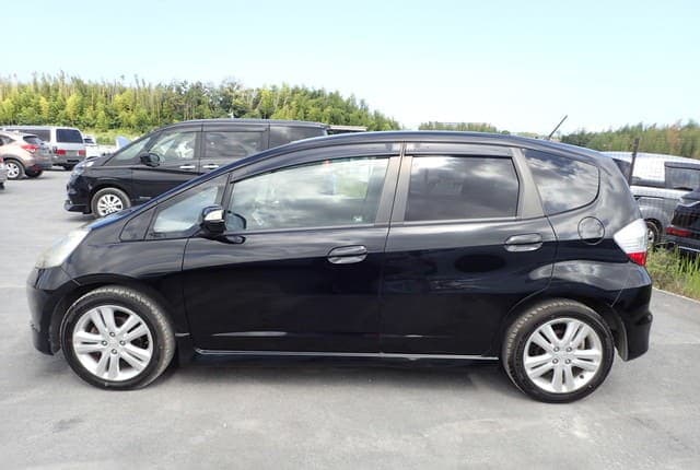 2009 Honda Fit JDM car for sale — photo 2 of 25