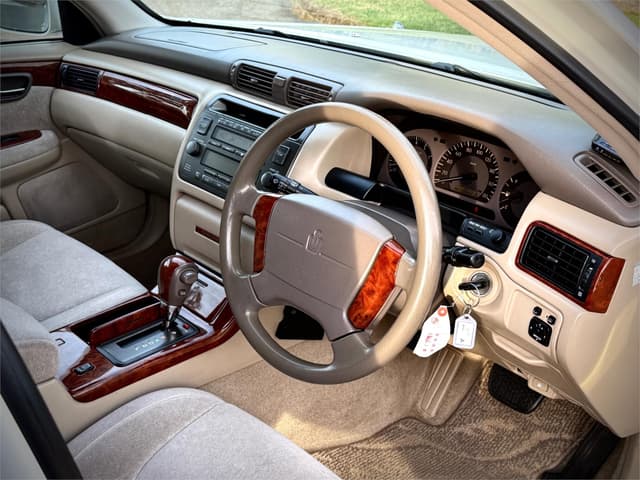 1999 Toyota Crown JDM car for sale — photo 14 of 25