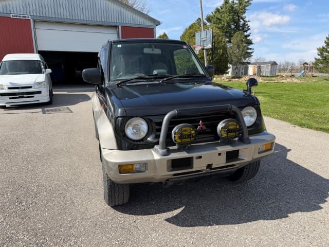 1997 Mitsubishi Pajero JDM car for sale — photo 2 of 25