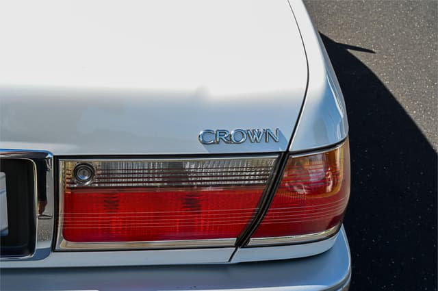 2000 Toyota Crown JDM car for sale — photo 12 of 24