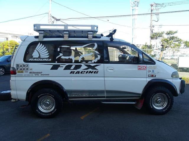 1996 Mitsubishi Delica JDM car for sale — photo 11 of 13