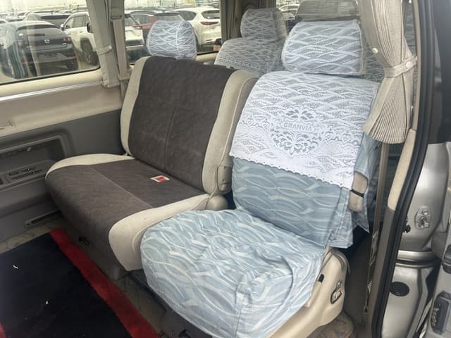 2001 Toyota Grand Hiace JDM car for sale — photo 22 of 25