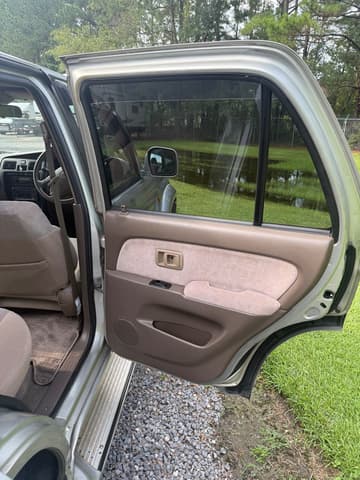 1998 Toyota Hilux Surf JDM car for sale — photo 19 of 25
