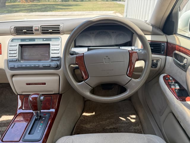 2000 Toyota Crown JDM car for sale — photo 20 of 21