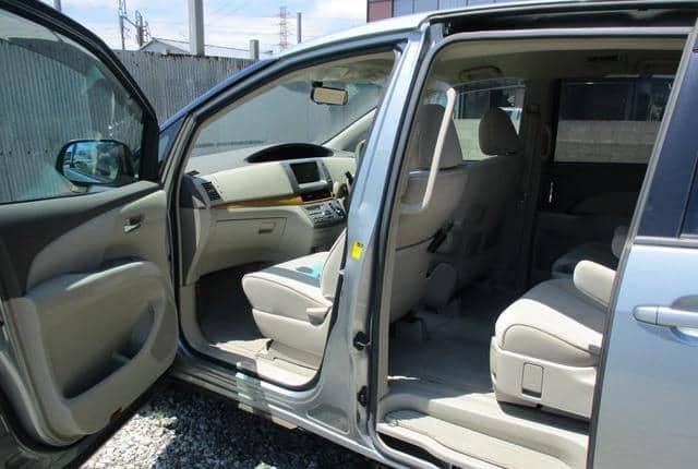 2007 Toyota Estima JDM car for sale — photo 22 of 25