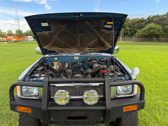 1993 Toyota Hilux JDM car for sale — photo 22 of 25