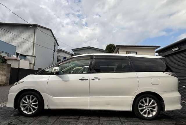 2009 Toyota Estima JDM car for sale — photo 8 of 20