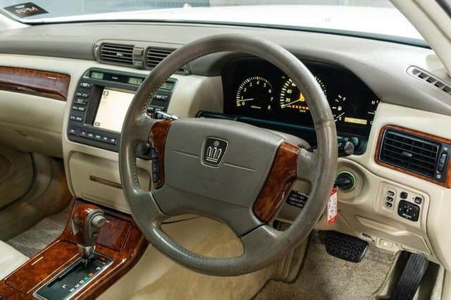2003 Toyota Crown JDM car for sale — photo 14 of 17