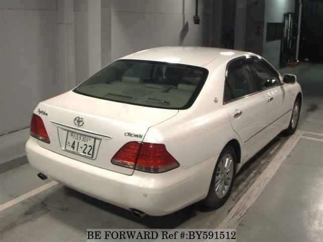 2004 Toyota Crown JDM car for sale — photo 2 of 8