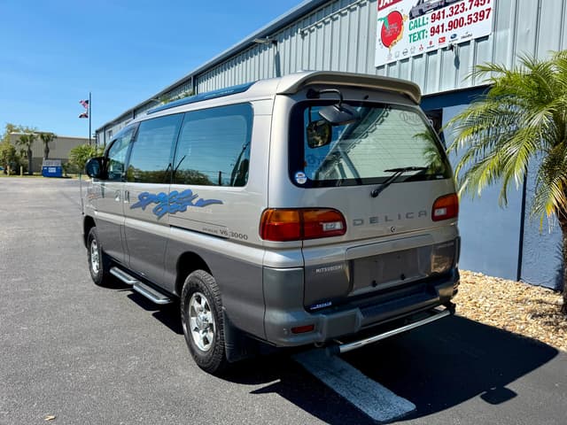 1998 Mitsubishi Delica JDM car for sale — photo 7 of 23