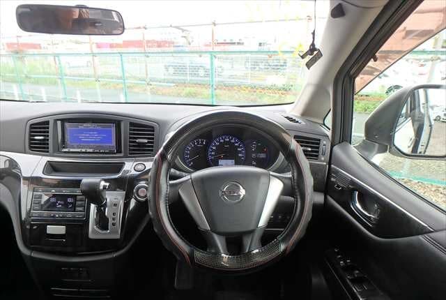2011 Nissan Elgrand JDM car for sale — photo 10 of 25