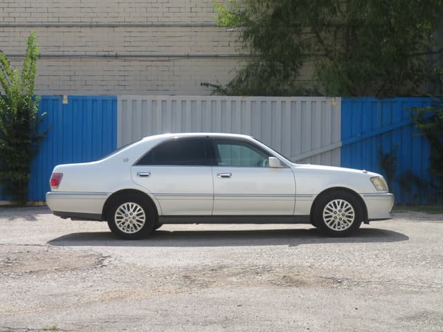 2000 Toyota Crown JDM car for sale — photo 9 of 25