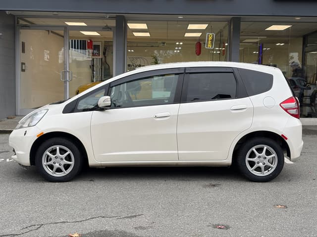 2009 Honda Fit JDM car for sale — photo 2 of 16