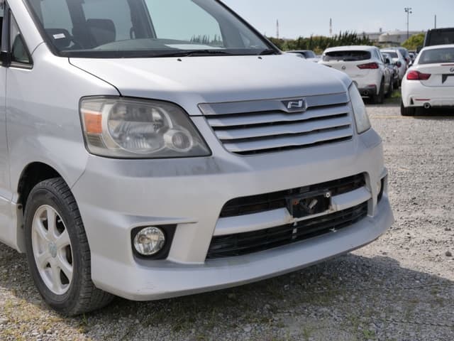 2001 Toyota Noah JDM car for sale — photo 11 of 25