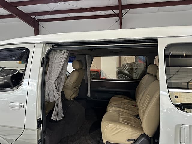 2000 Toyota HiAce JDM car for sale — photo 11 of 14