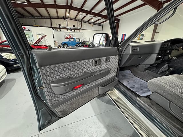 1994 Toyota Hilux JDM car for sale — photo 18 of 25