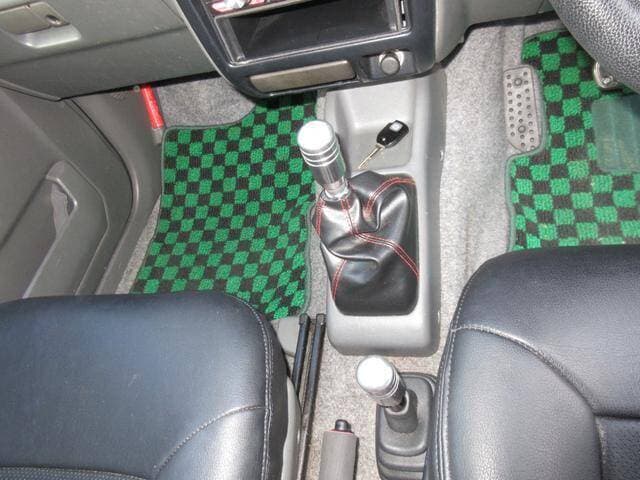 1999 Suzuki Jimny JDM car for sale — photo 13 of 18