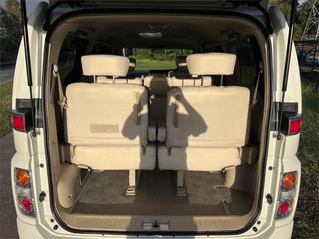 2005 Nissan Elgrand JDM car for sale — photo 15 of 16