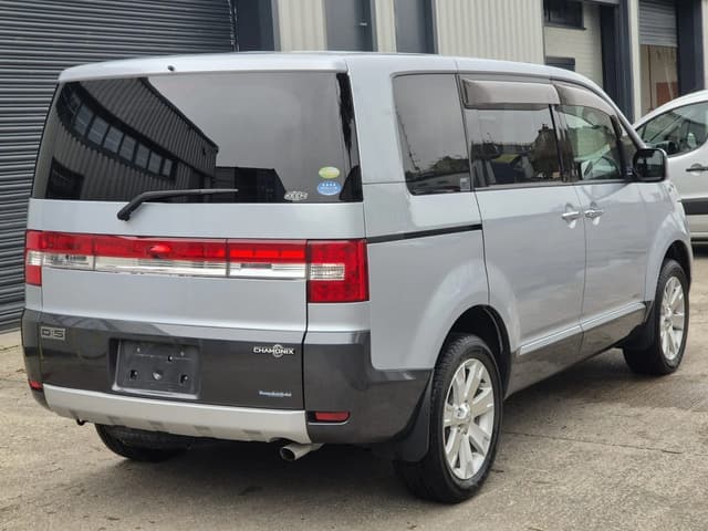 2009 Mitsubishi Delica JDM car for sale — photo 3 of 22