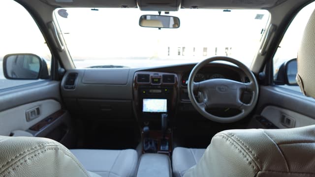 2000 Toyota Hilux Surf JDM car for sale — photo 10 of 15