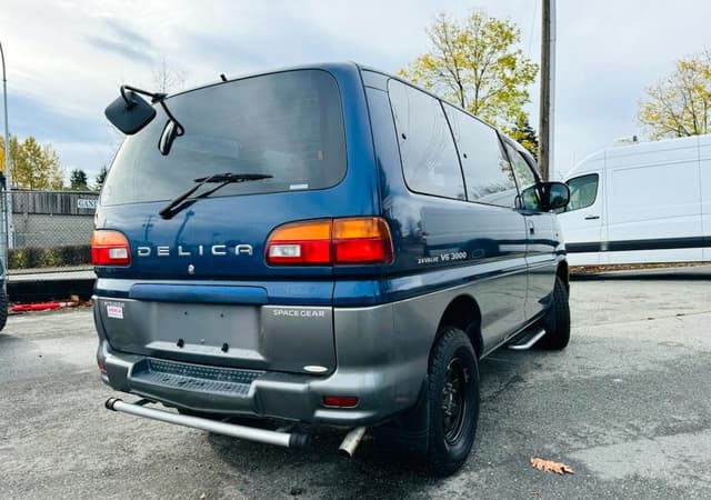 2000 Mitsubishi Delica JDM car for sale — photo 6 of 18