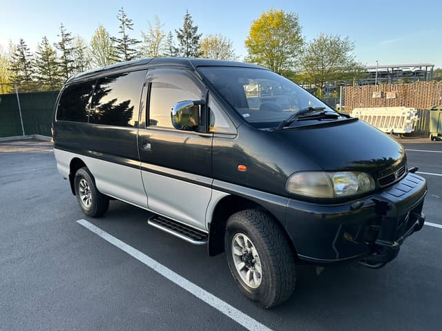 1994 Mitsubishi Delica JDM car for sale — photo 5 of 10