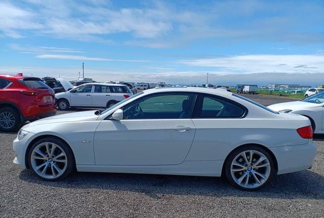2011 Bmw 3 Series JDM car for sale — photo 2 of 25
