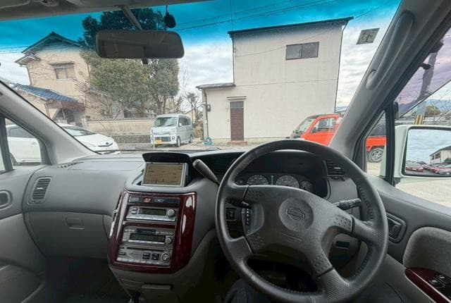 2001 Nissan Elgrand JDM car for sale — photo 23 of 25