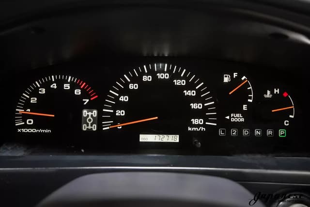 1998 Toyota Hilux Surf JDM car for sale — photo 13 of 25