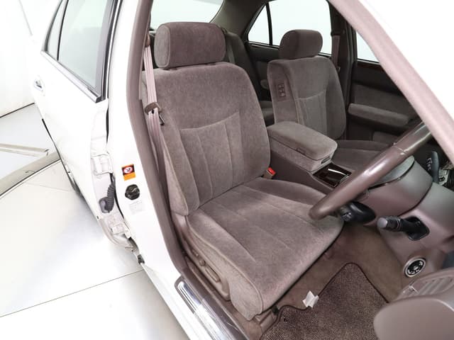 1998 Nissan Cima JDM car for sale — photo 15 of 25