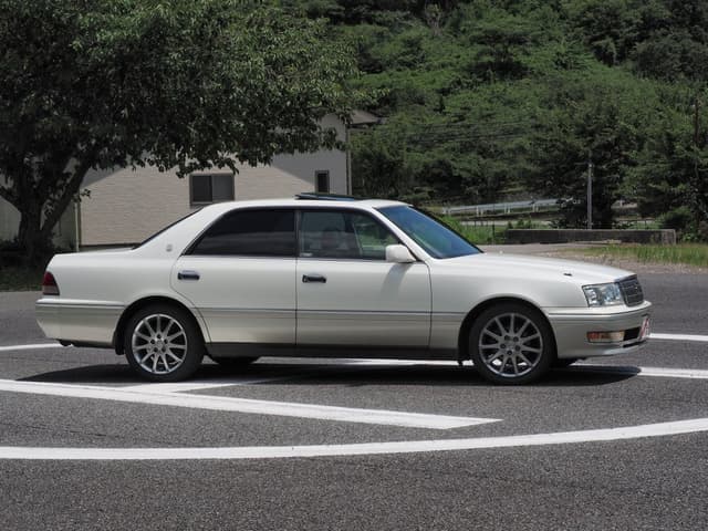 1999 Toyota Crown JDM car for sale — photo 23 of 25