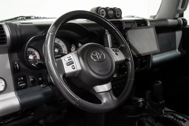 2011 Toyota Fj Cruiser JDM car for sale — photo 13 of 25