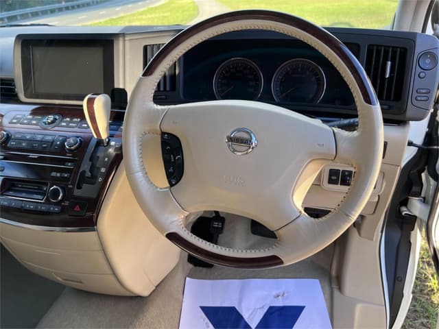 2005 Nissan Elgrand JDM car for sale — photo 11 of 16
