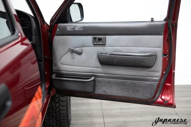 1990 Toyota Hilux JDM car for sale — photo 19 of 25