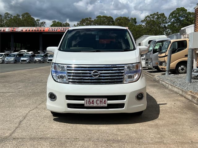 2006 Nissan Elgrand JDM car for sale — photo 2 of 16