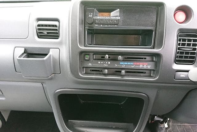 2010 Daihatsu Hijet JDM car for sale — photo 10 of 12