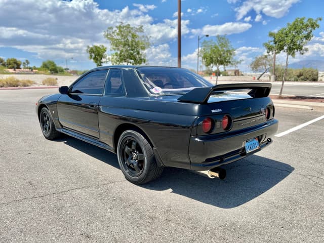 1992 Nissan Skyline JDM car for sale — photo 3 of 24