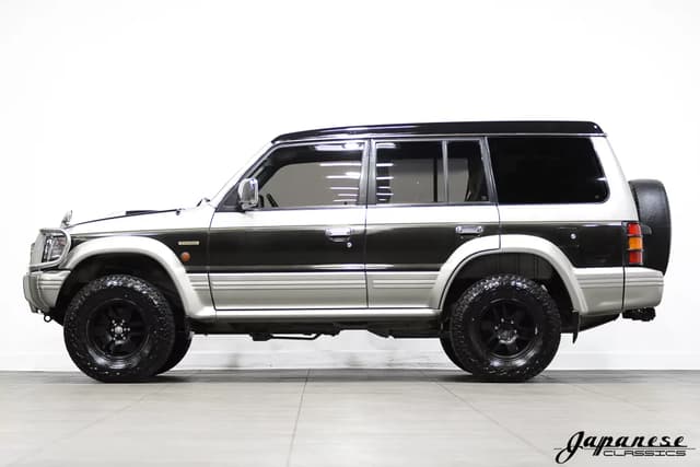1996 Mitsubishi Pajero JDM car for sale — photo 4 of 25